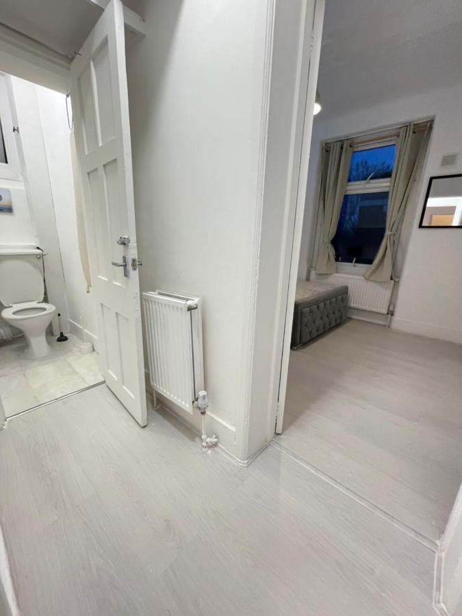One Bedroom Flat Miles * Londres