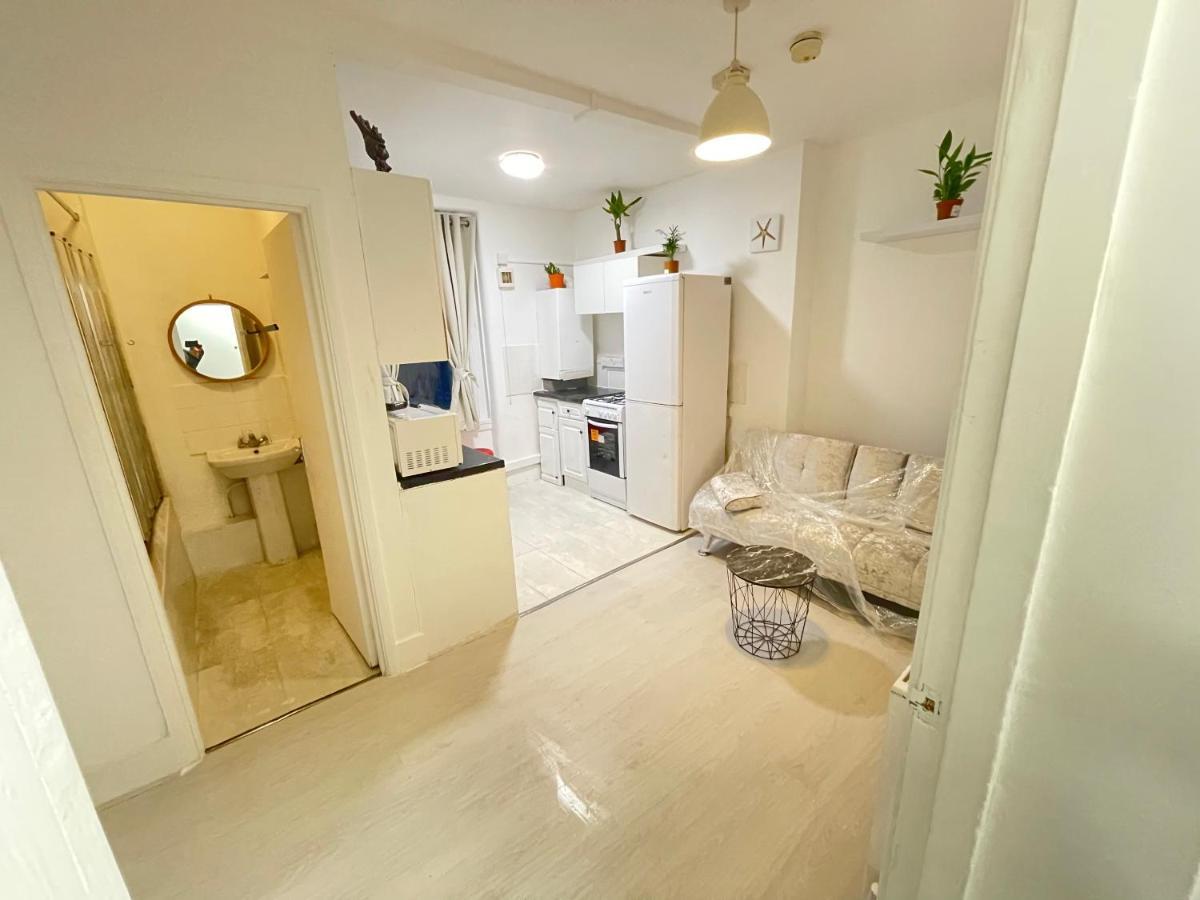 One Bedroom Flat Miles * Londres