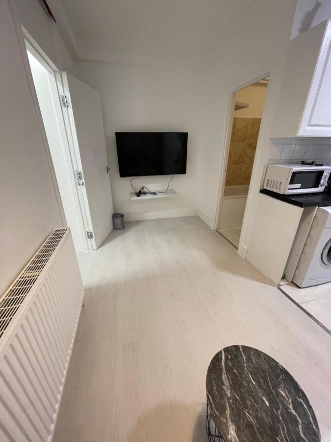 One Bedroom Flat Miles *
