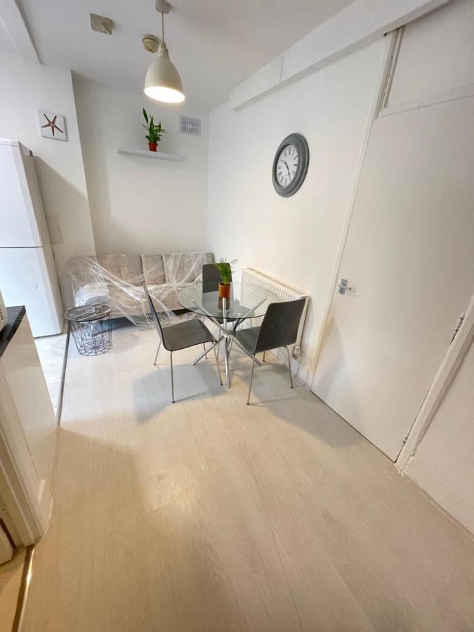 One Bedroom Flat Miles * Londres