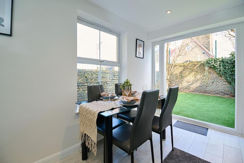 Fabulous 3 Bed Nw With Private Garden London