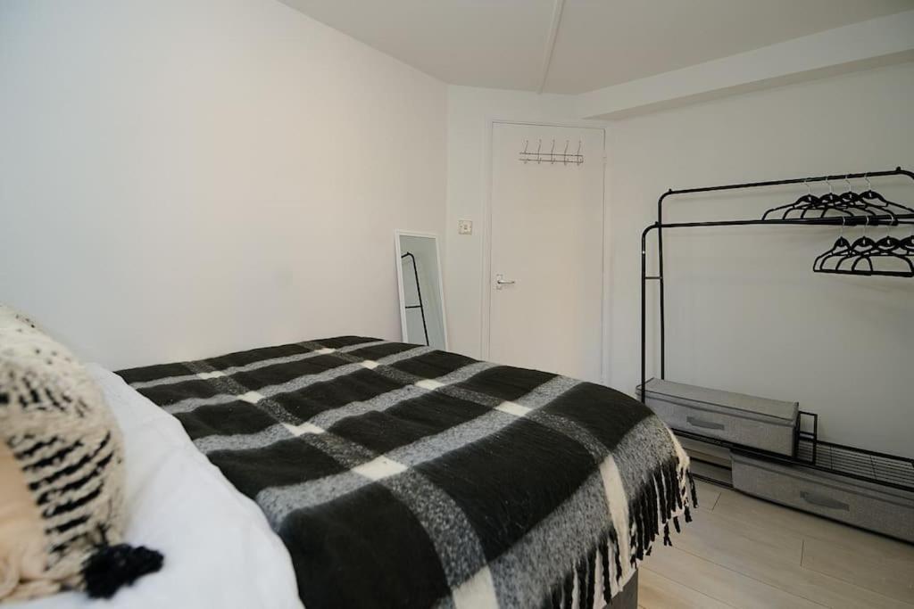 Fabulous 3 Bed Nw With Private Garden