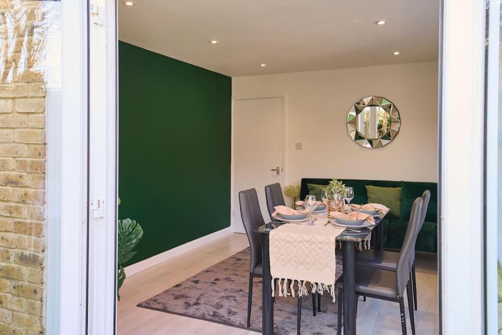 Fabulous 3 Bed Nw With Private Garden Apartment