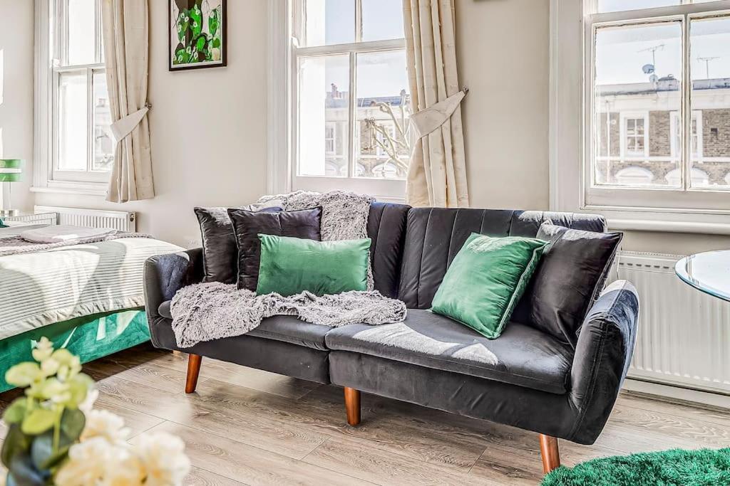 For Explorers - 3 Min Walk To Station Apartment