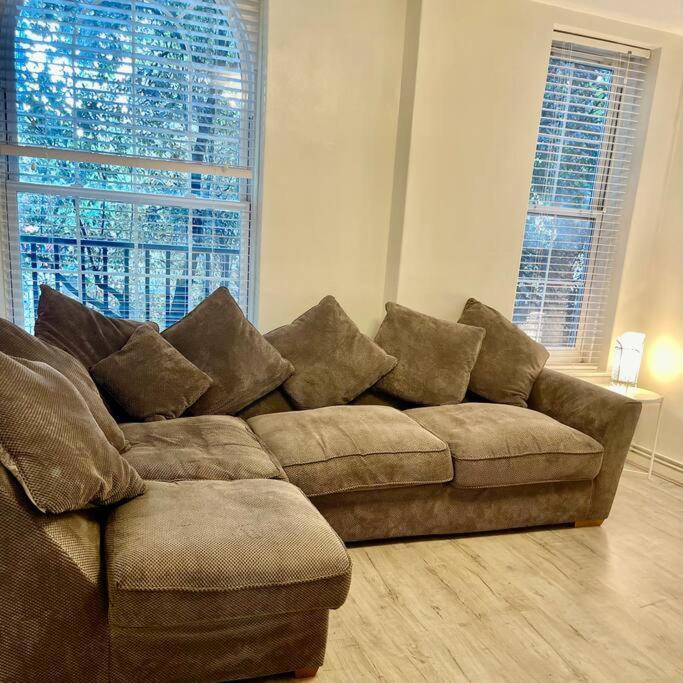 Apartamento 1 Bed In Zone 2, Minutes From Oval Tube.