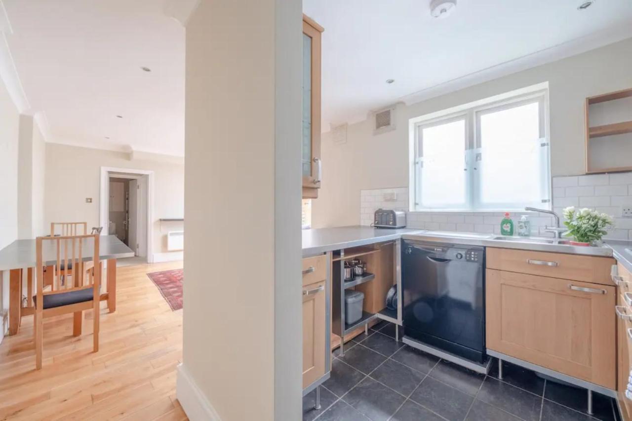 Lovely 1 Bedroom With Patio - 10 Mins From Hyde Park Appartement