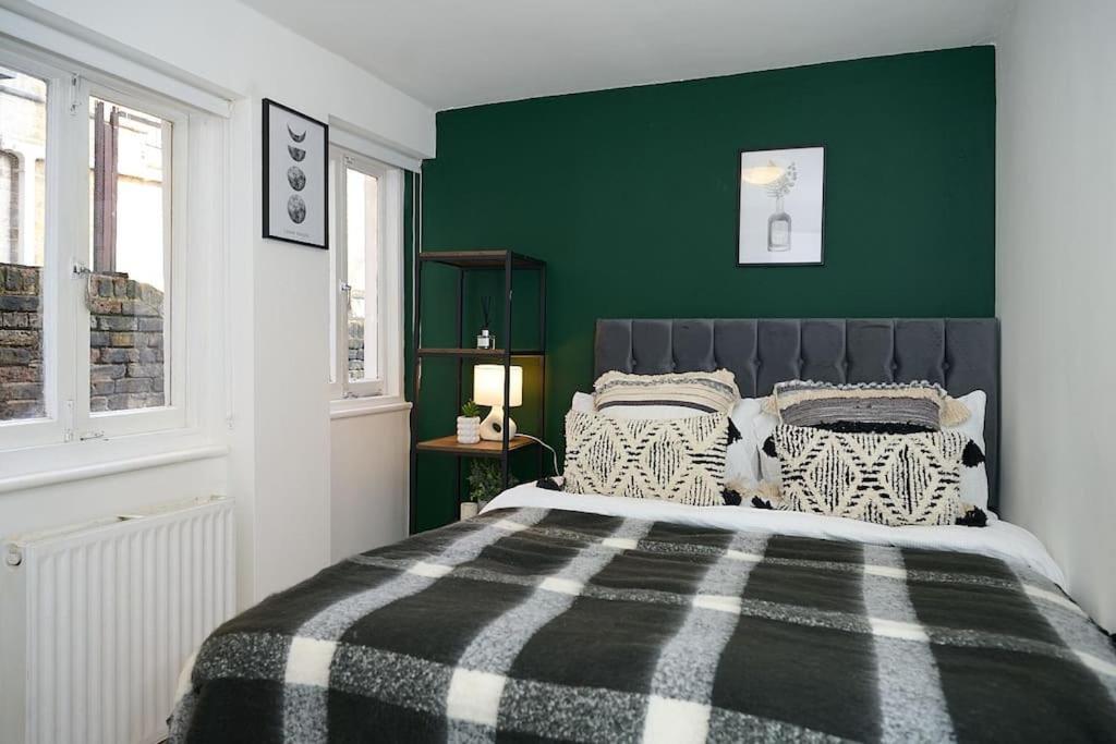 Fabulous 3 Bed Nw With Private Garden Apartment London