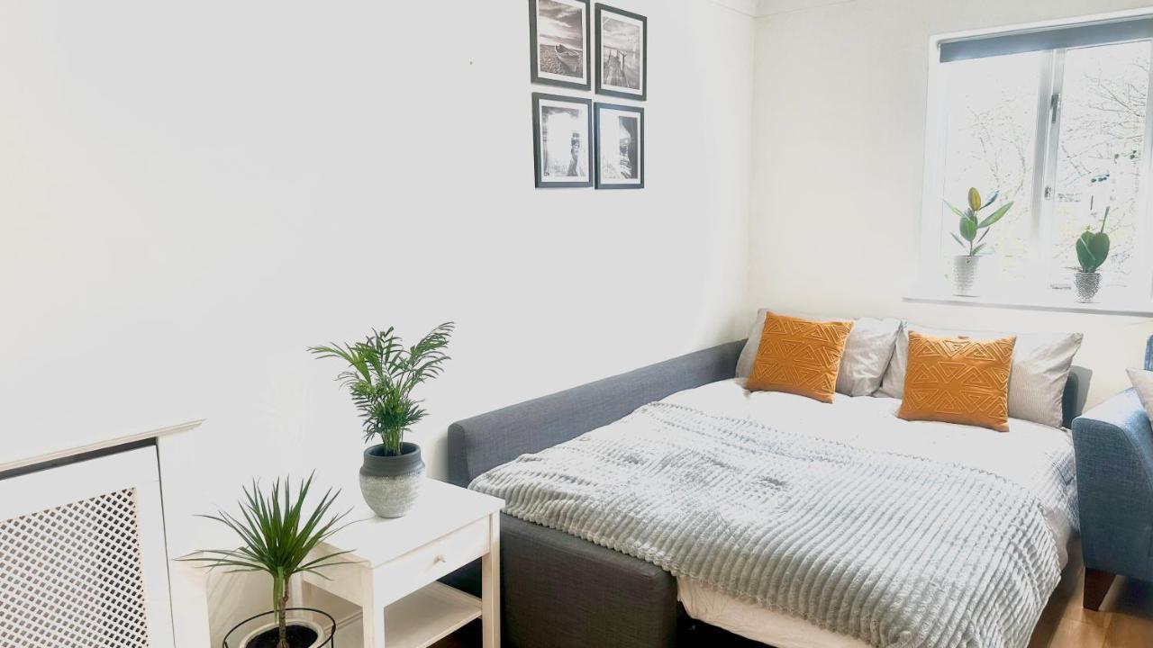 Amazing Location - Of London- 2 Bedroom Stunning Canal View House With Private Garden,parking & Balcony Londres