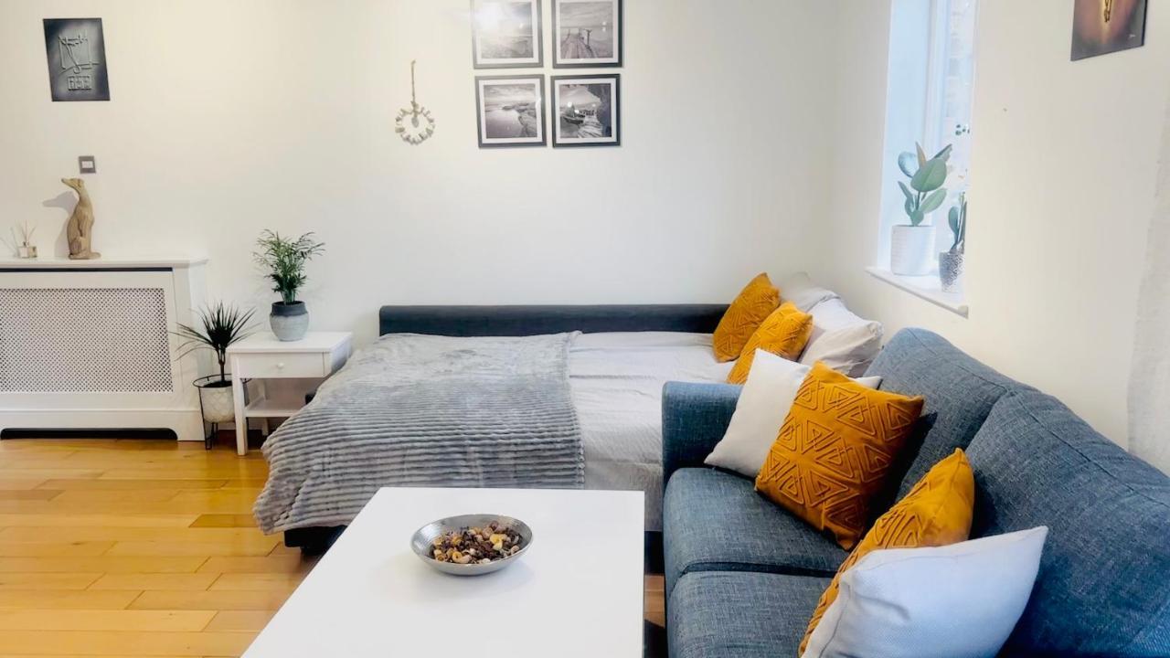 Amazing Location - Of London- 2 Bedroom Stunning Canal View House With Private Garden,parking & Balcony Londres