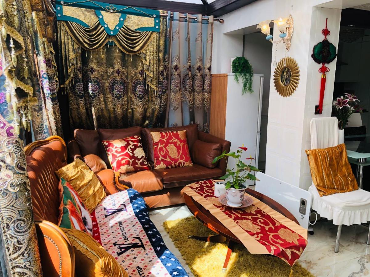 Cheerful 4 Bedroom House With Garden Free Parking Holiday home London