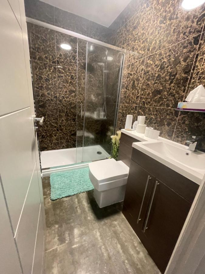 424 Edgwar Road * London