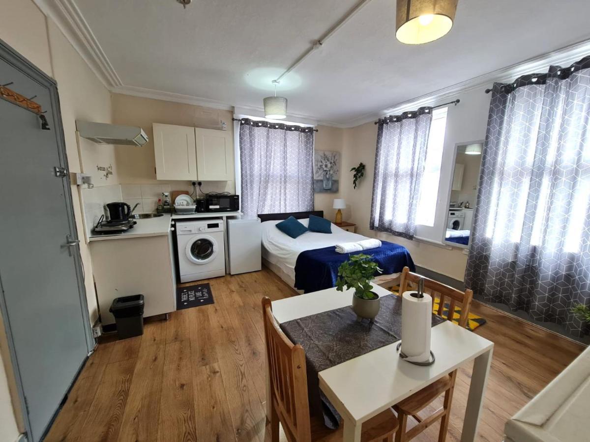 Lovely Private Near Central Apartment