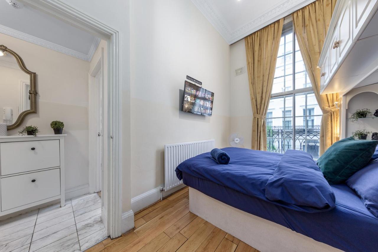 Flat In Baker Street