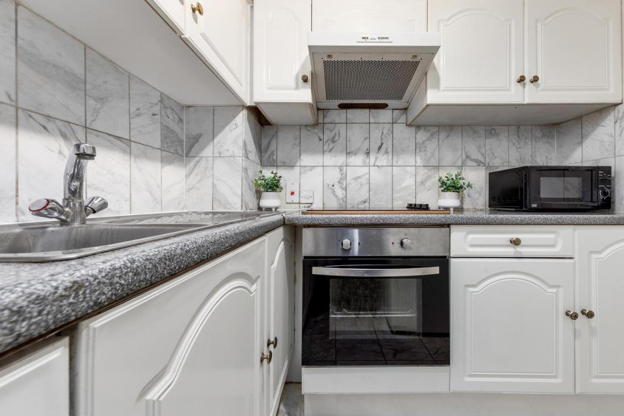 Flat In Baker Street