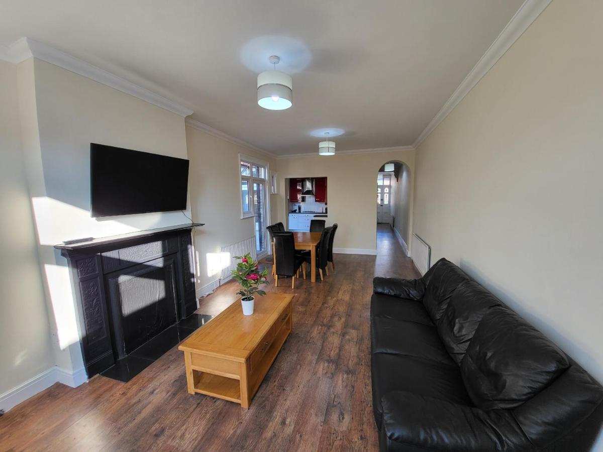 Spacious Central 5 Bedroom House By Tube Station *