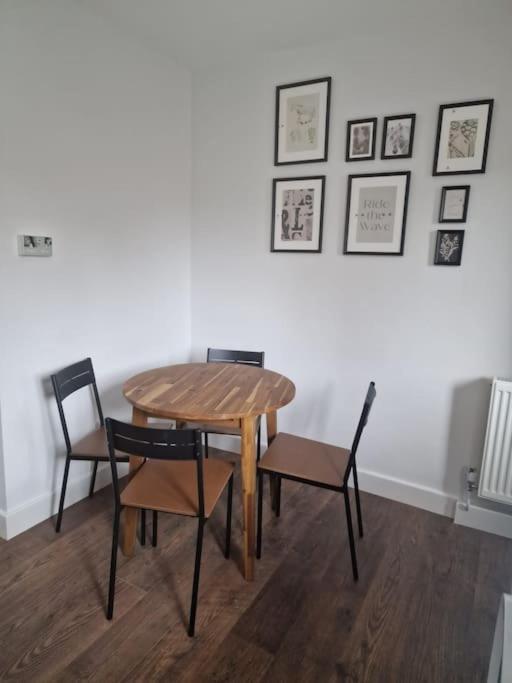 Apartamento Ozan's Flat Double Bedroom-1, Sharing Kitchen And Bath *
