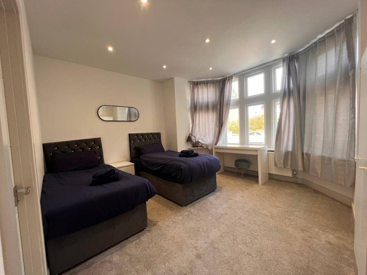 Star Finchley Road 3-bed Oasis With Garden *