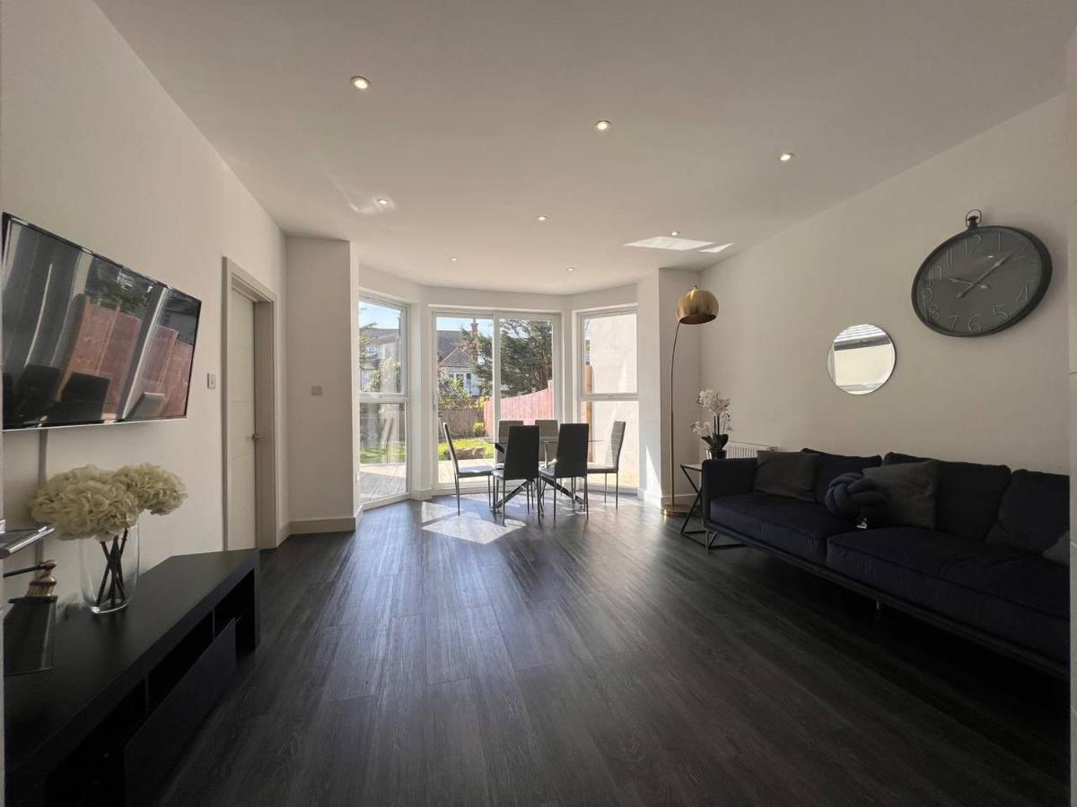 Appart hôtel Star Finchley Road 3-bed Oasis With Garden *