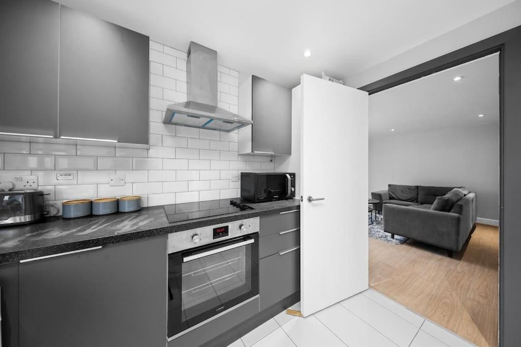 Canary Wharf By Hiatus Concierge *