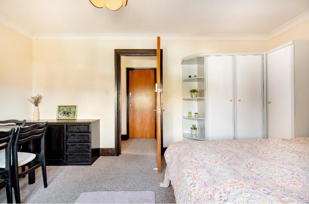 Spacious 2 Mins From Station Casa de hóspedes