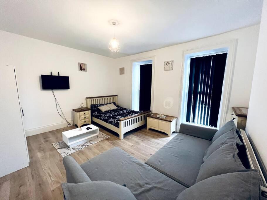 One Bedroom Close To Hyde Park #01 *
