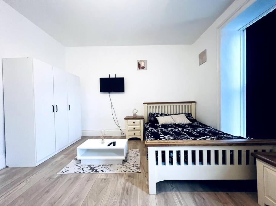 One Bedroom Close To Hyde Park #01 *