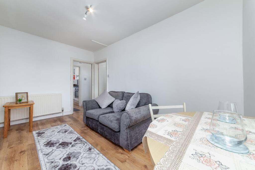 One Bedroom Flat In Central #02 Londen