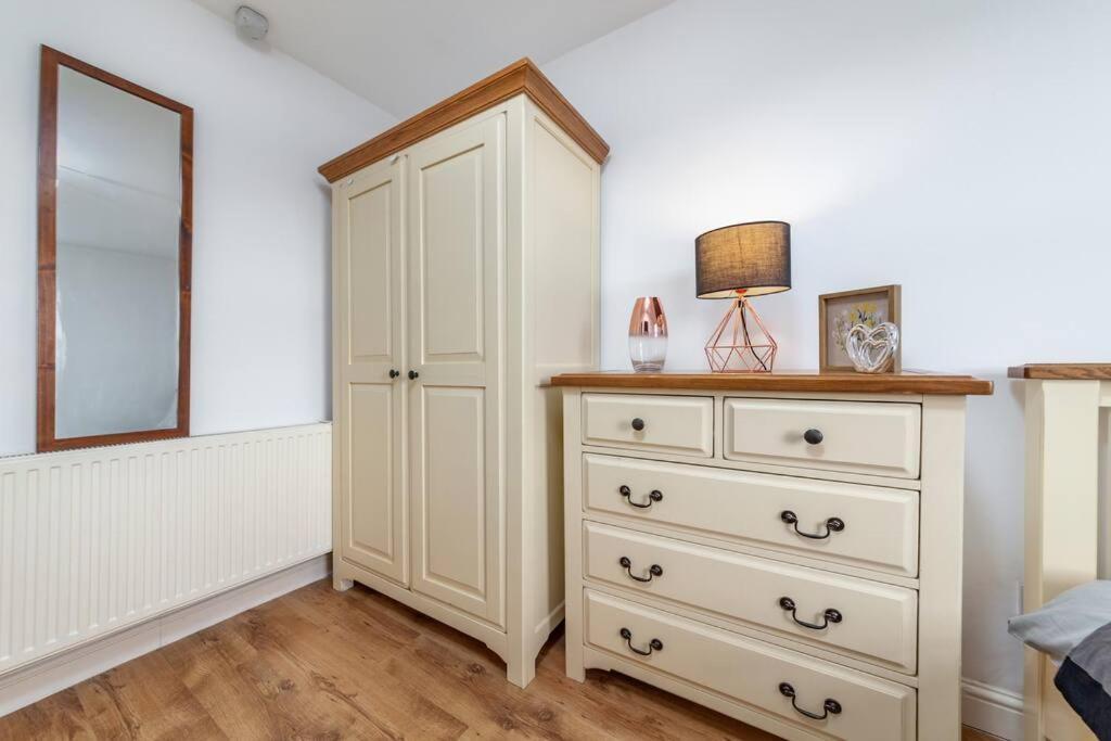 One Bedroom Flat In Central #02 * Londen
