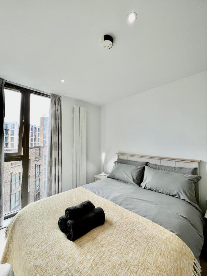Luxury 2 Bedroom 2 Bathroom - City Airport * Londres