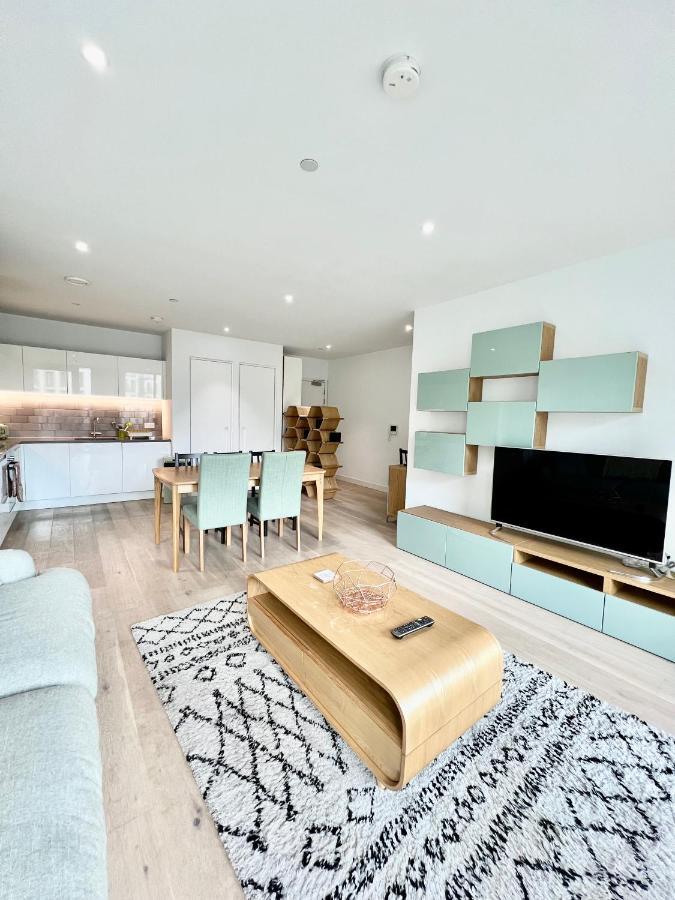 Luxury 2 Bedroom 2 Bathroom - City Airport * Londres