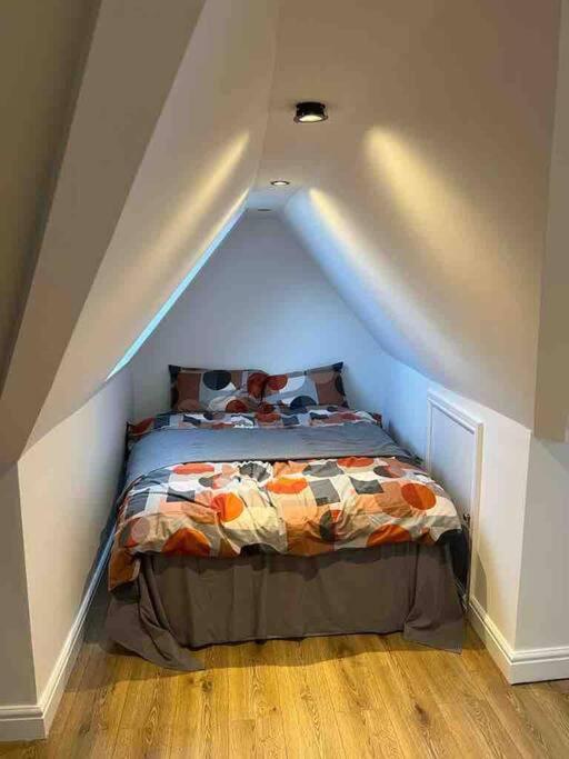 Hébergement de vacances 5 Bedroom House Se6 *