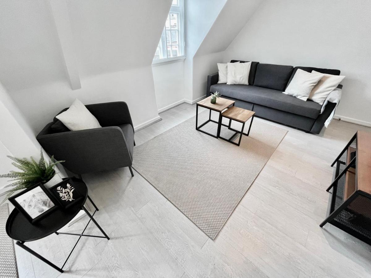 New Oxford Circus 2 Bedr, 3 Beds Location *