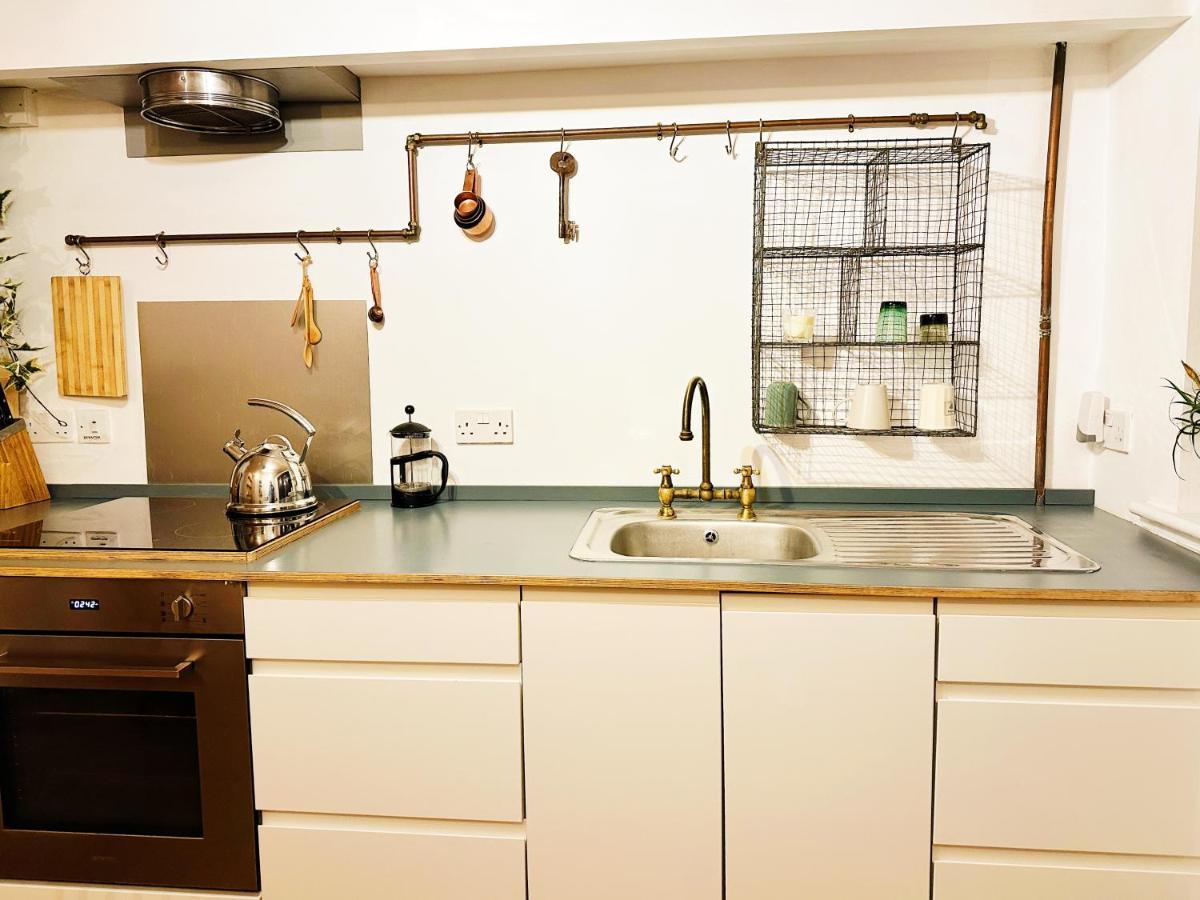 Modern Flat With King Bed, Garden & Outdoor Dining * Londres