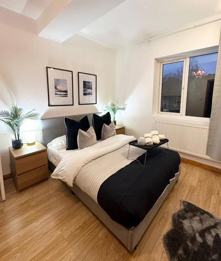 Retreat To A Stylish Ensuite In Londres