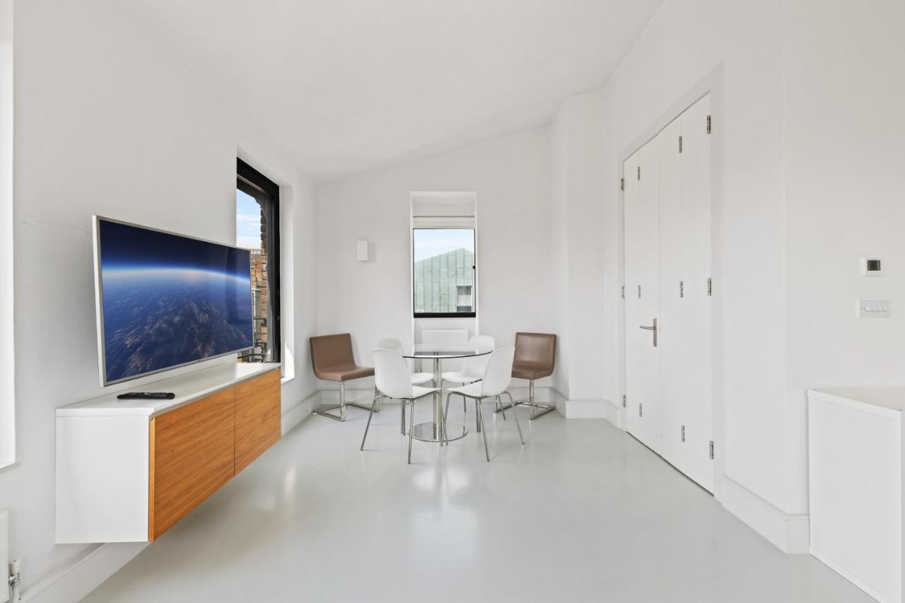Luxurious Harrods Penthouse With Stunning Views Apartment *