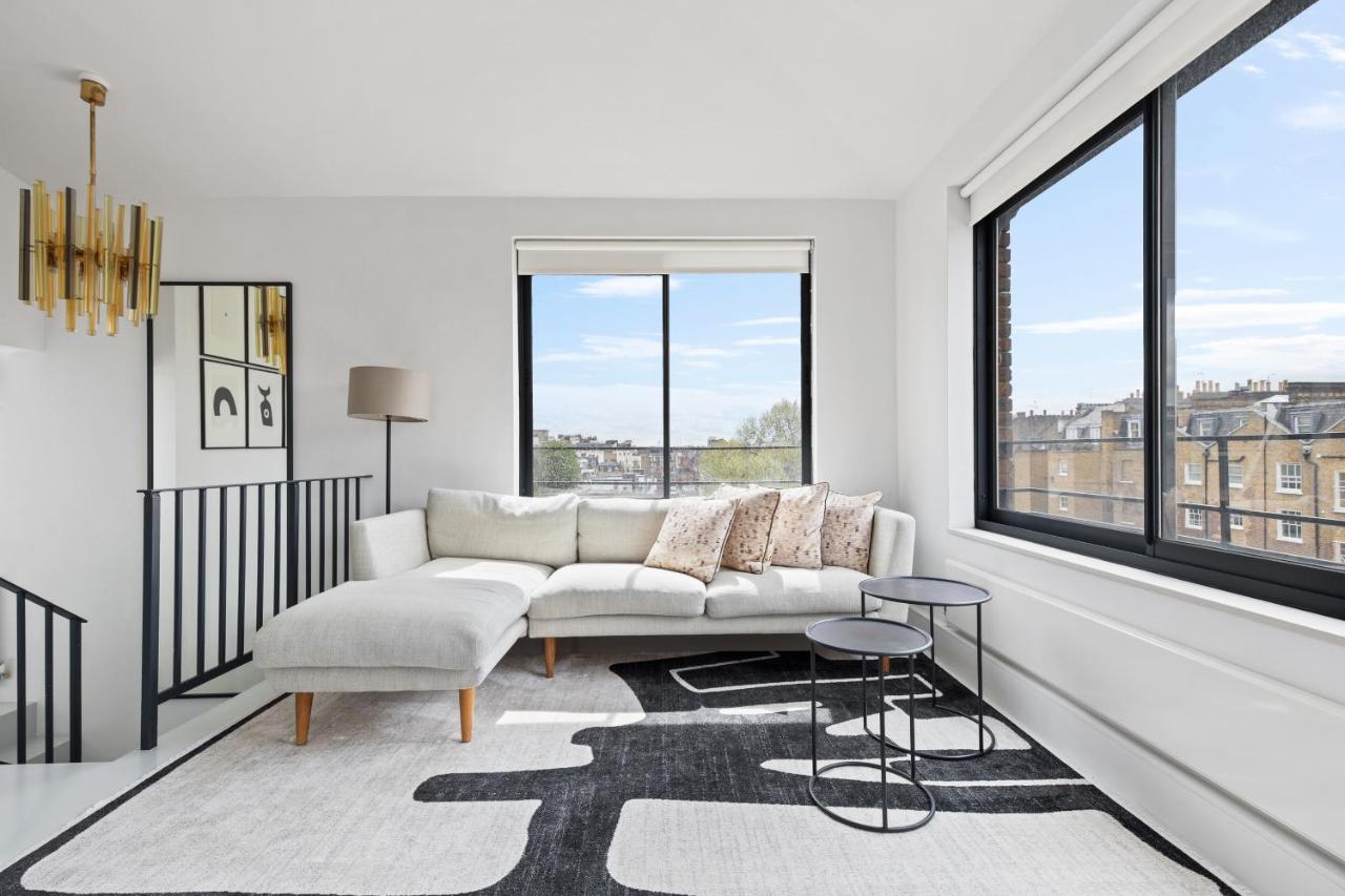 Luxurious Harrods Penthouse With Stunning Views *