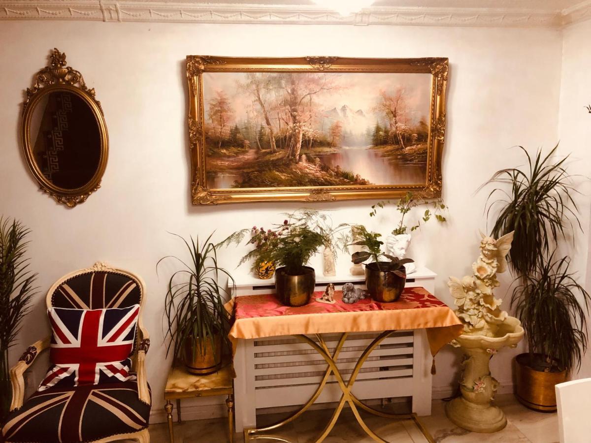 Cheerful 4 Bedroom House With Garden Free Parking Holiday home London