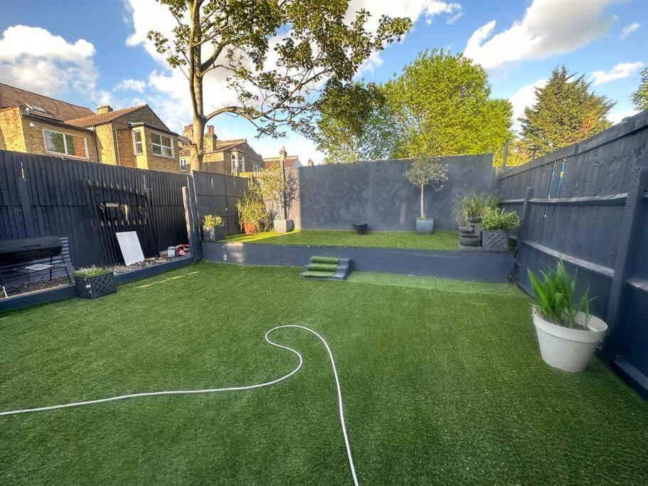 5 Bedroom House Se6 * Londres