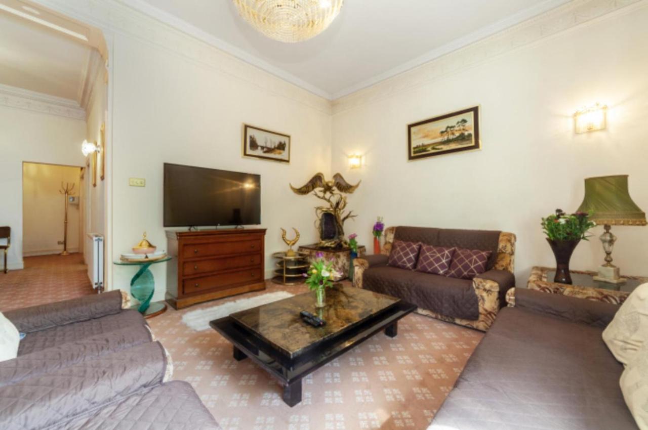 Large 3 Bed In Kensington Gardens Appartement Londres