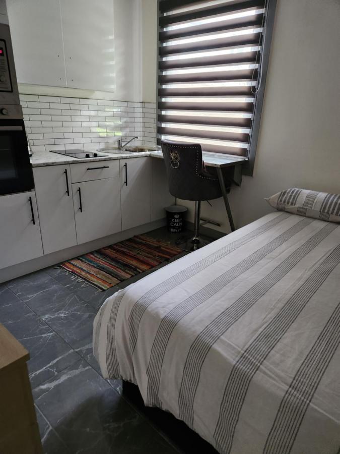 Apartment Palace Road