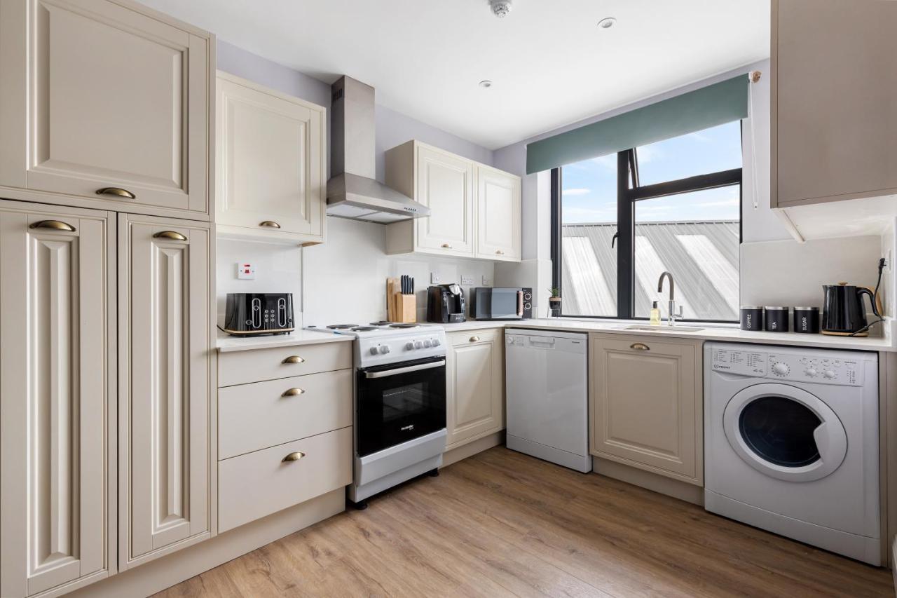 Apartment Stylish & Spacious 3 Bed With Fast Wifi, Close To Tube & Wembly London