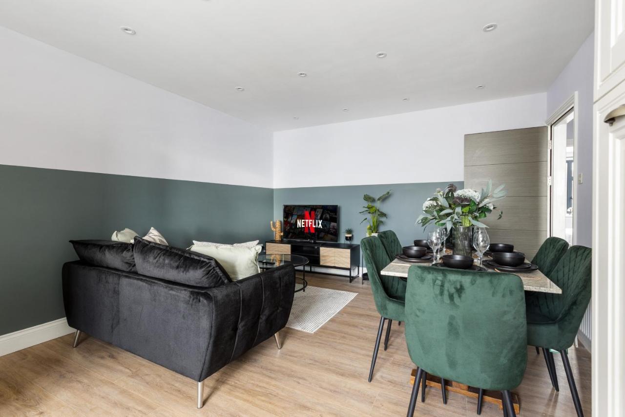 Stylish & Spacious 3 Bed With Fast Wifi, Close To Tube & Wembly * London