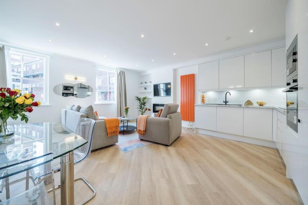 Сasa de vacaciones House 10 Mins To Tower Bridge Hot Tub & Parking