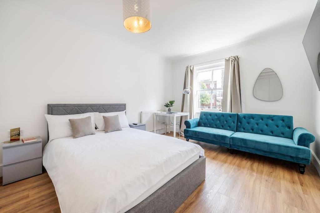Сasa de vacaciones House 10 Mins To Tower Bridge Hot Tub & Parking Londres
