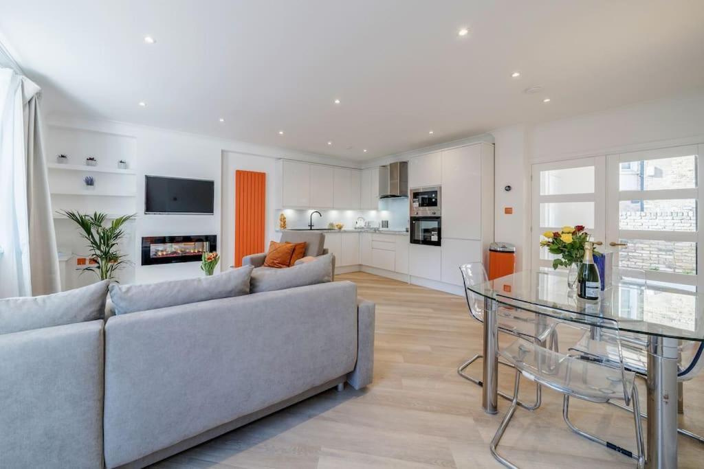 Сasa de vacaciones House 10 Mins To Tower Bridge Hot Tub & Parking