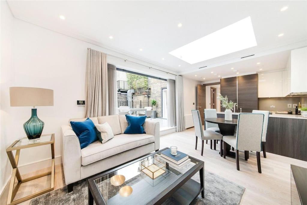 Shopping Stop Mayfair Selfridges Apartment London