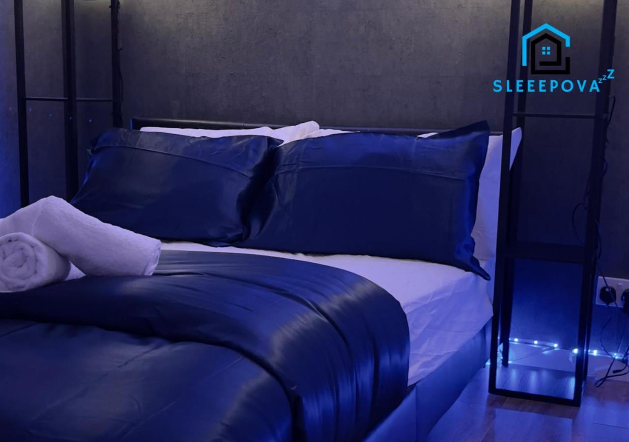 Luxury Haven: Spacious 2-bedroom Serviced Flat For Families & Business *