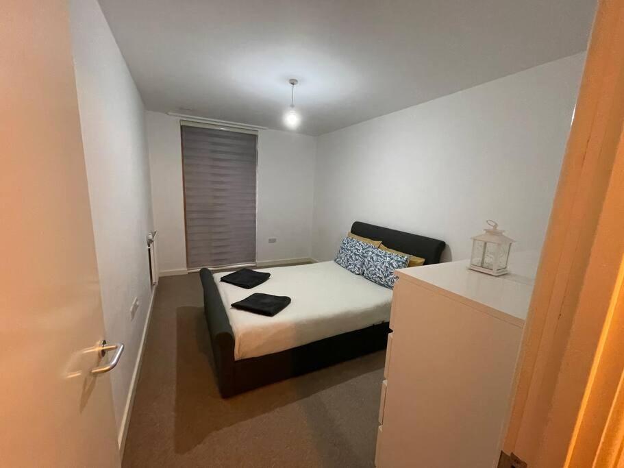Spacious 2 Bedroom Modern Flat & Parking Apartamento