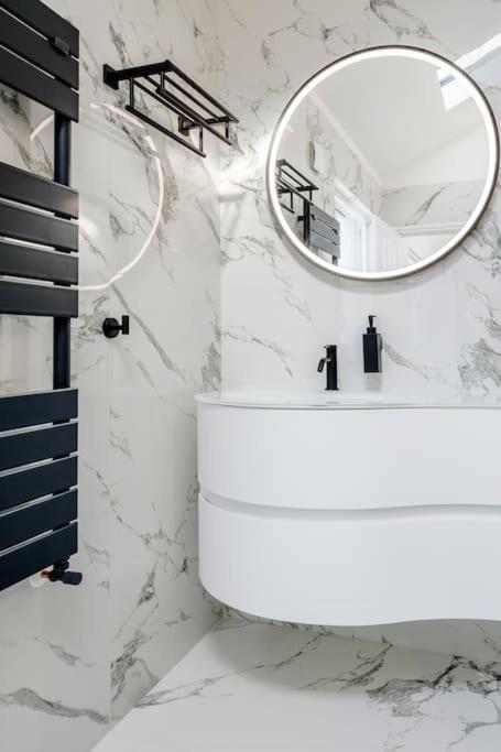 House 10 Mins To Tower Bridge Hot Tub & Parking Сasa de vacaciones *
