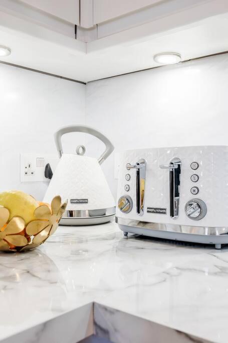 Сasa de vacaciones House 10 Mins To Tower Bridge Hot Tub & Parking